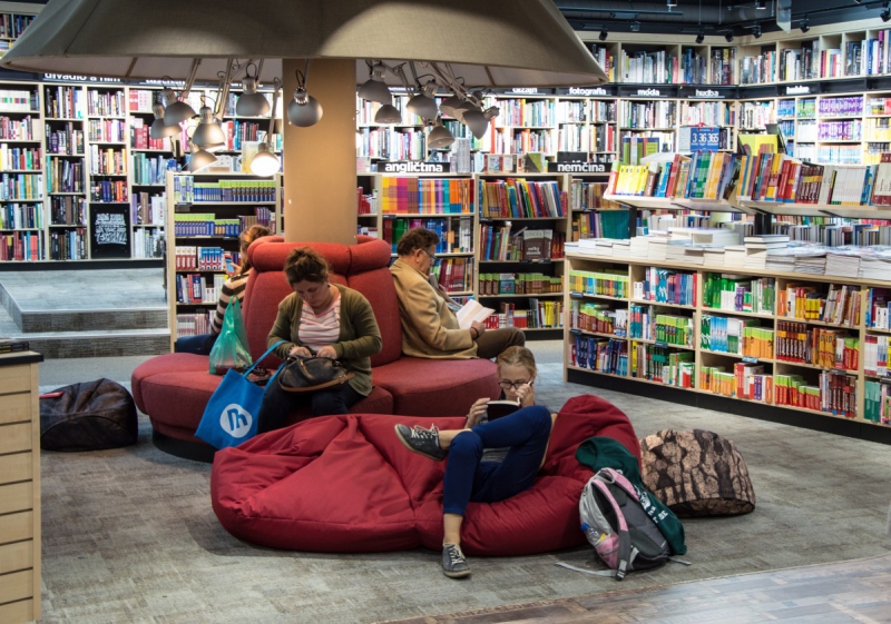 boutique-VIDAUBAN-min_books_bookstore_book_reader_readers_reading_shop_sale_books-849006