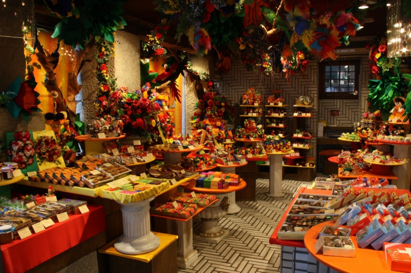 boutique-VIDAUBAN-min_candy_store_chocolate_shop_chocolate_switzerland-393515