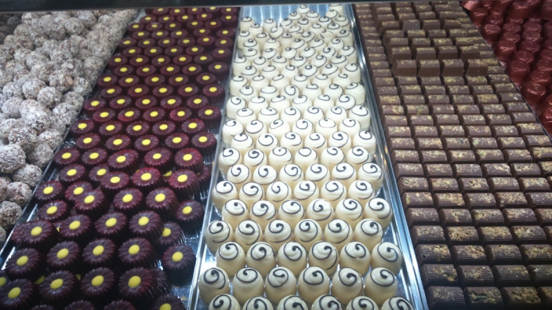 boutique-VIDAUBAN-min_chocolates_milk_chocolate_white_chocolate_truffles_candy_food_treat_cacao-1213769